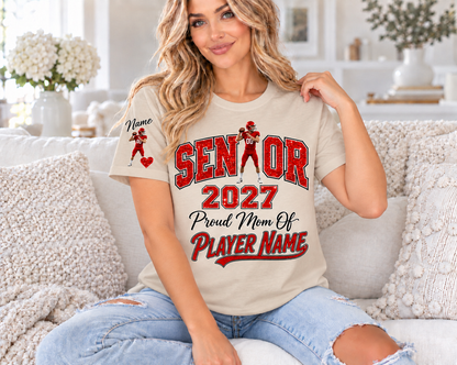 Sand Senior Mom 2027 personalized T-shirt with printed red glitter